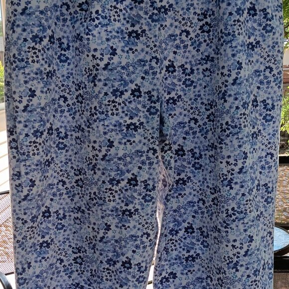 Chaus Pants - Chaus Crop Pants Side Zip Blue and White Floral Size 16